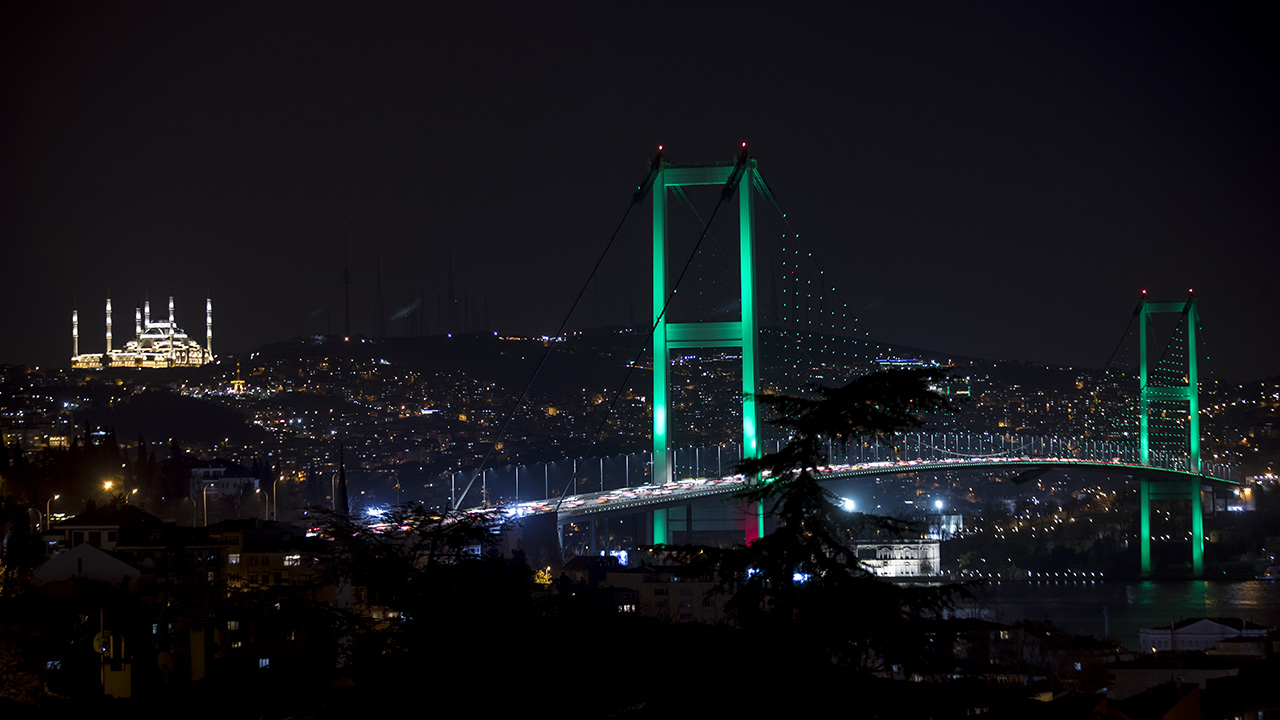 Yapımına 2013 yılında başlanan Çamlıca Cami`de ilk ezan okundu.