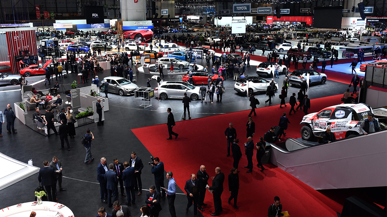 İsviçre`nin Cenevre kentindeki Palexpo Sergi Merkezi`nde düzenlenen ve bine yakın otomobilin sergileneceği fuarın, 2 gün boyunca dünya genelinden yaklaşık 10 bin gazeteciye ev sahipliği yapması bekleniyor.