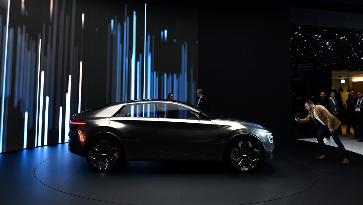 Yeni model ve konsept otomobillerin yaklaşık 700 bin ziyaretçinin beğenisine sunulacağı fuar, 7-17 Mart`ta ziyaretçileri ağırlayacak.