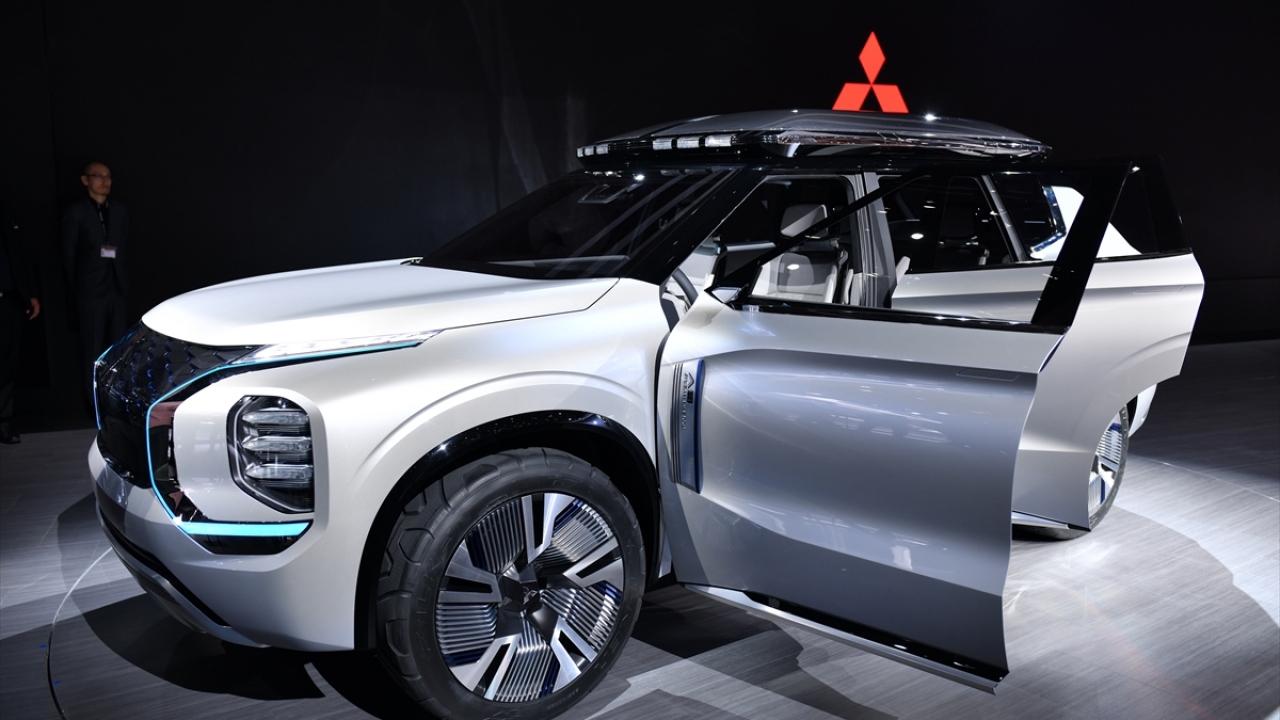 Fuarda, otomobil dönüşüm sektöründe faaliyet gösteren Türk firmaları DizaynVip ve Okçu da geçen yılın ardından bu yıl da lüks araç tasarımlarını tüketicilerin beğenisine sunacak.