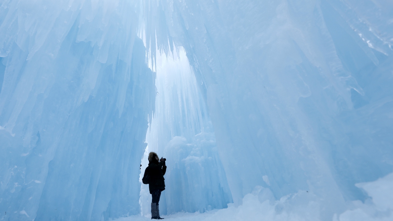 Buz sarkıtlarının oluşmasıyla "buz diyarı" hazırlıkları başlıyor.