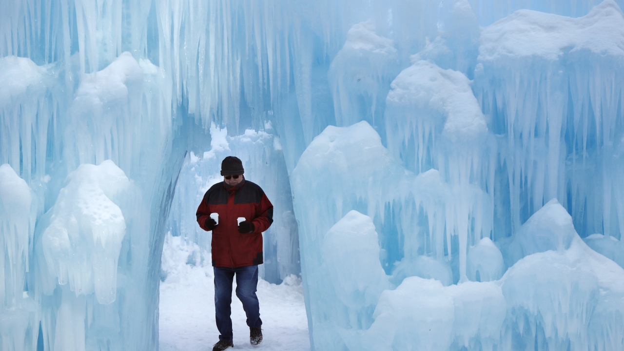 Birkaç hafta içinde de alanın tamamı buzla kaplanıyor.
