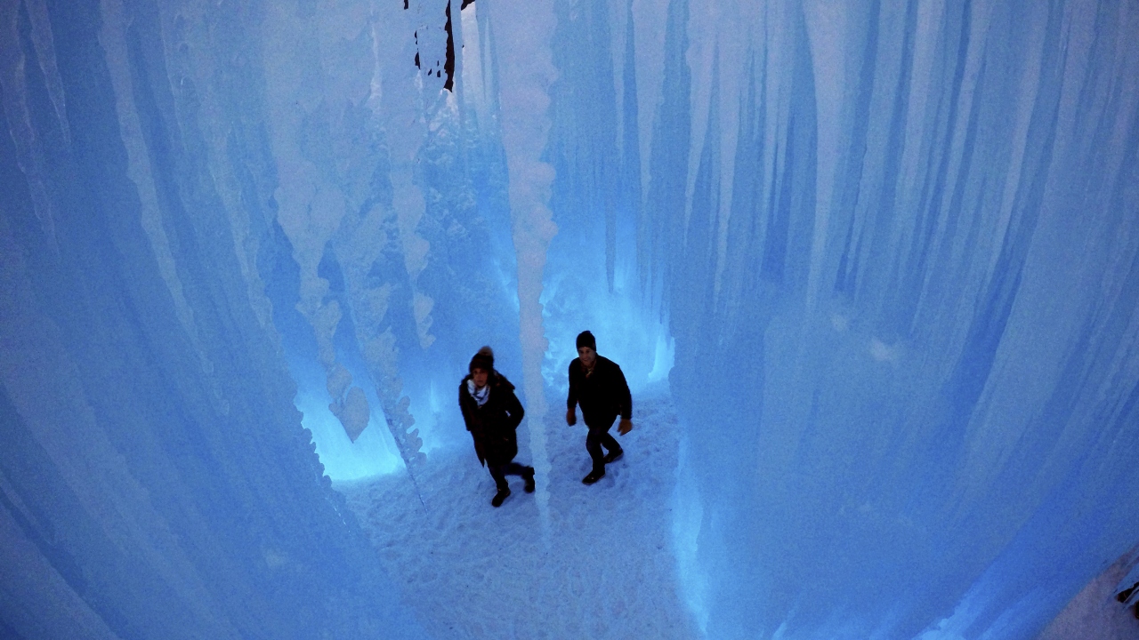 Sarkıtların bazıları 6 metreye kadar uzanıyor.