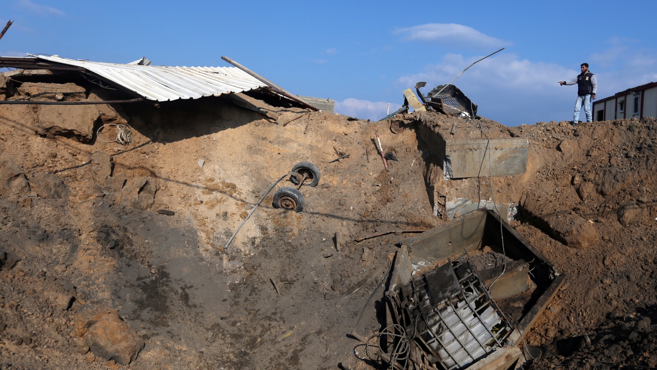 İsrail savaş uçaklarının, Gazze`de Hamas`ın askeri kanadı İzzeddin el-Kassam Tugayları`na ait bir noktayı vurduğu belirtildi.