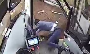 Otobüsün takla atmasını önleyen şoför şarampole yuvarlandı