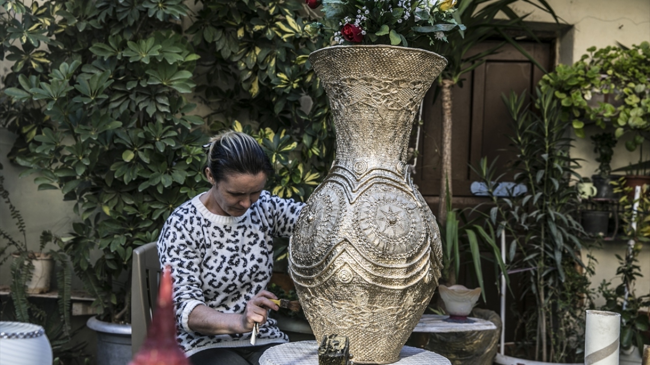 Topladığı atık malzemelerle köy evi ve çeşitli hayvan maketleri de yaptığını dile getiren Konuşmaz, şunları kaydetti: