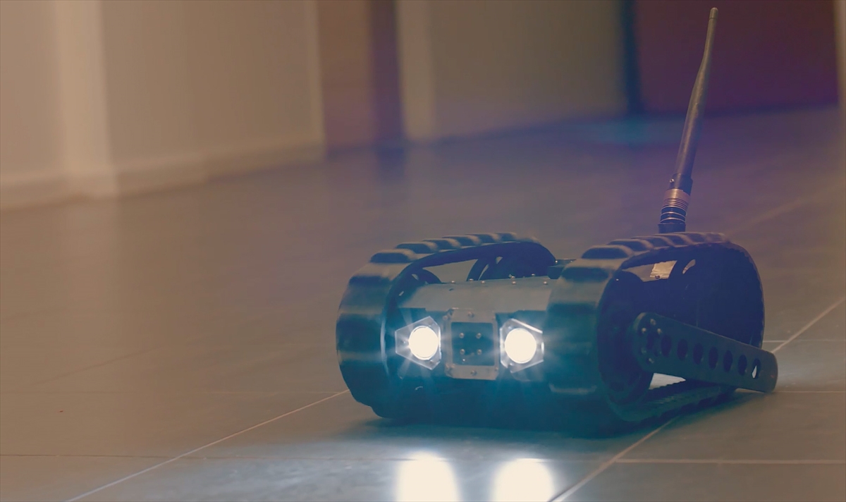 Öte yandan, proje uygulama takvimleri doğrultusunda 1. ve 2. Seviye Hafif Atılabilir İnsansız Kara Araçları için ön prototip gösterimi gerçekleştirildi.