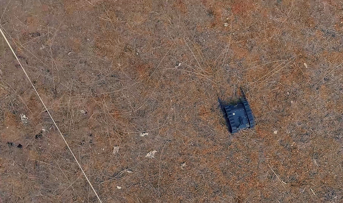 Gösterim aşamasında firmalar, kendilerine ayrılan sürede önce ön tasarımlarını detaylandıran ve projede teknik olarak geldikleri aşamayı anlatan sunumları icra etti, sonrasında ürettikleri ön prototiplerin yeteneklerini test alanında sergiledi.