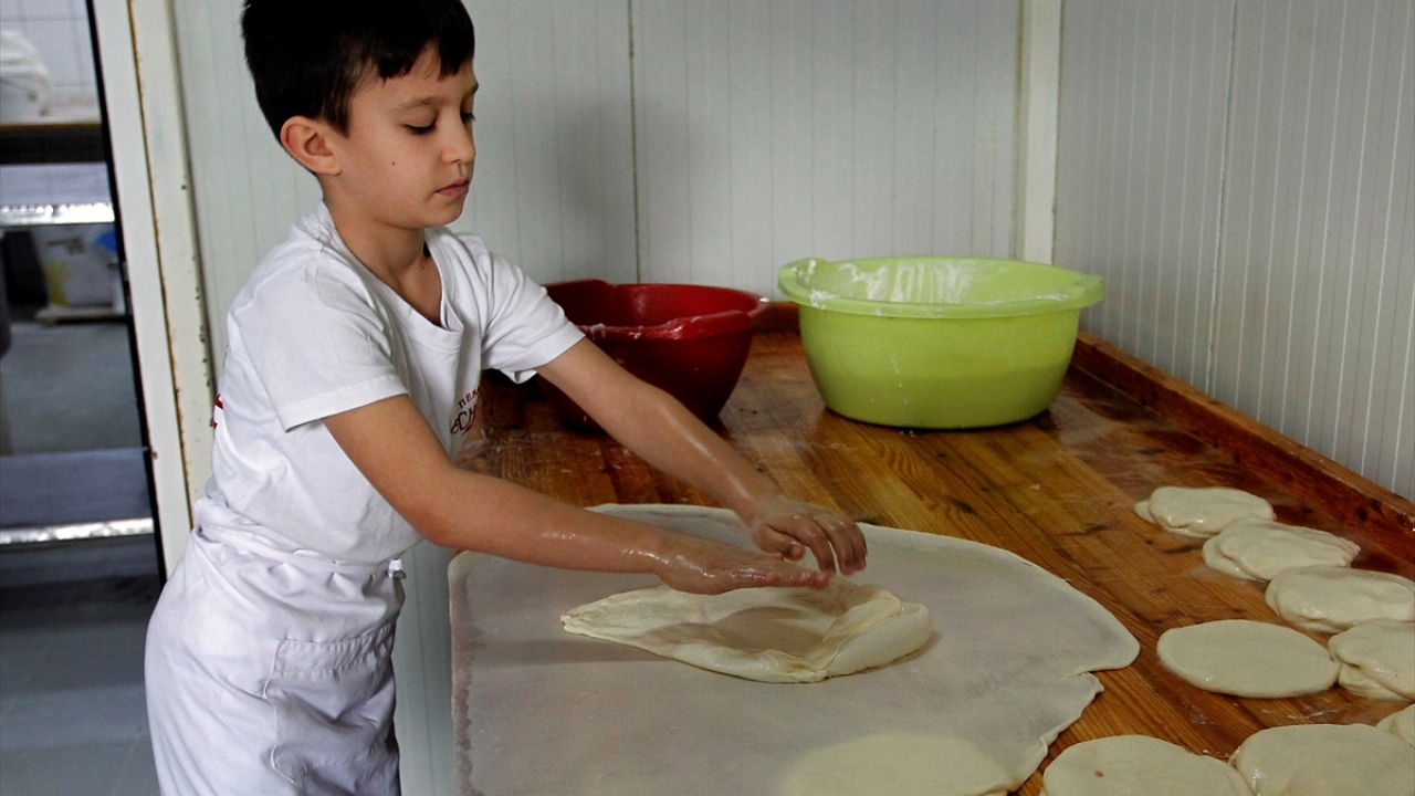 Bu işe nasıl başladığını ve gelecek planlarını anlatan Stevanovic, dedesi Ljubisa`nın 1951 yılında bir değirmen açtığını, ancak annesi ile babasının bu değirmeni daha sonra fırına dönüştürdüğü ifade etti.