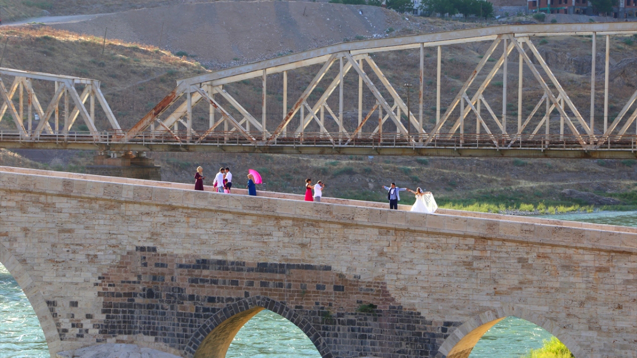 Tarihi Palu Köprüsü