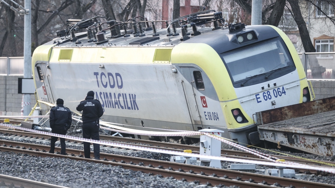 Olay sonrası bölgeye itfaiye ve Afet ve Acil Durum Müdürlüğü (AFAD) ekipleri sevk edildi.
