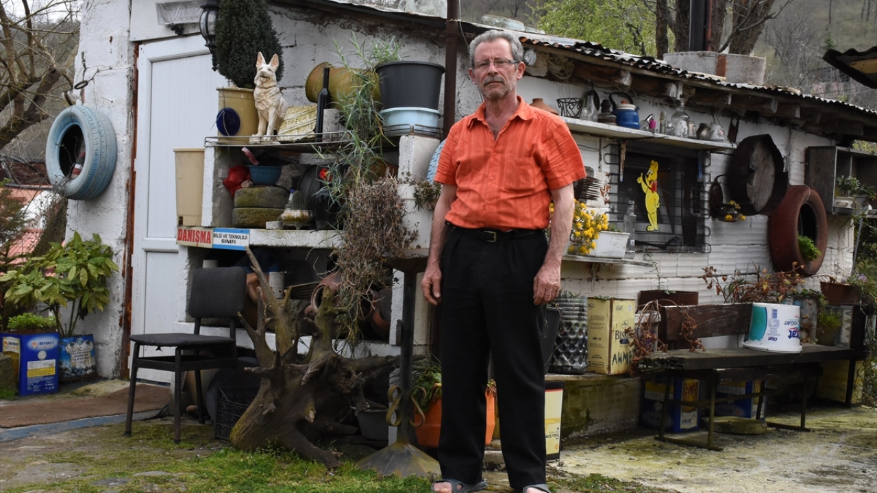 Kılıç, 40 yıldır topladığı çok sayıda eşyayı sergilemek amacıyla eskiden hayvanlarını beslediği ancak artık atıl durumdaki ahırı onarımdan geçirdi.