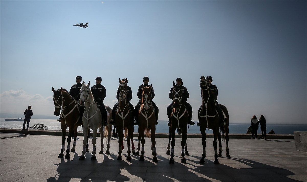 Jandarmaya ait atlı birlikler de tören alanında hazır bulundu.