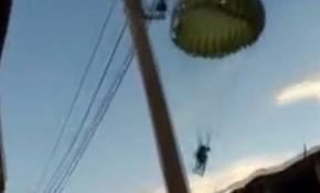 Brezilya'da şiddetli rüzgar paraşütçüleri yerleşim alanına savurdu