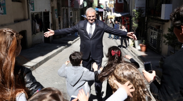 Binali Yıldırım'dan büyüdüğü sokağa ziyaret