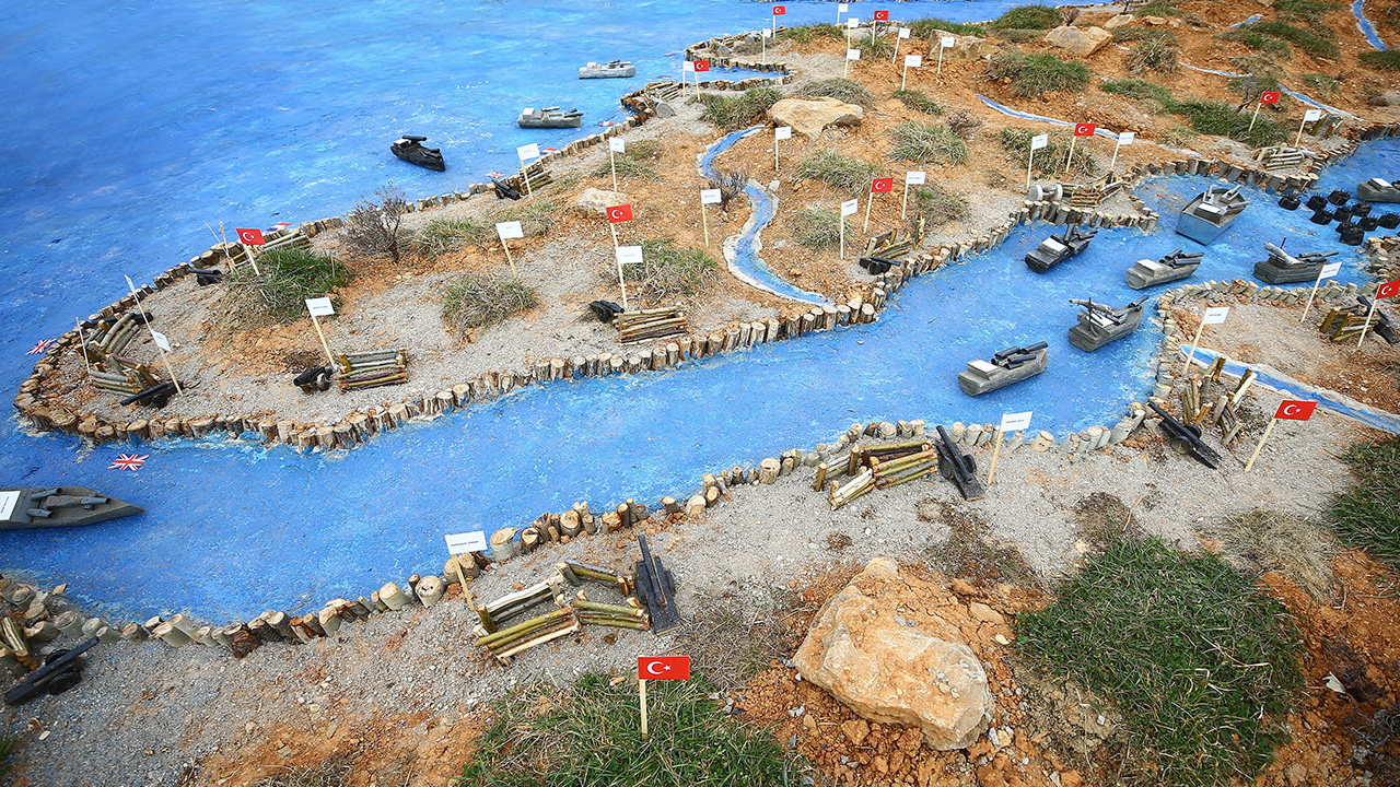 Hüyük ilçesindeki okulun öğretmen ve öğrencileri, yaklaşık 5 ay süren çalışmayla, Gelibolu Yarımadası içerisindeki savaş alanları, cephe, mevzi ve diğer önemli noktaların minyatürünü okul bahçesine taşıdı.