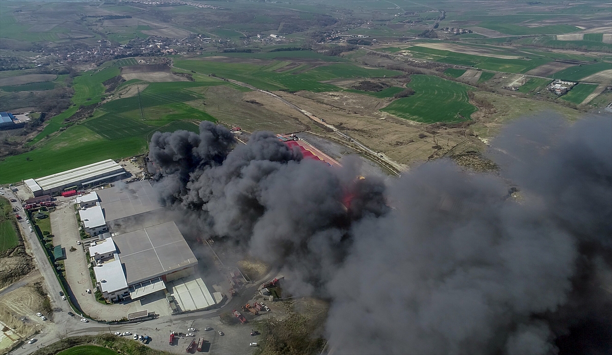 Haber verilmesi üzerine bölgeye itfaiye, polis ve sağlık ekipleri sevk edildi.