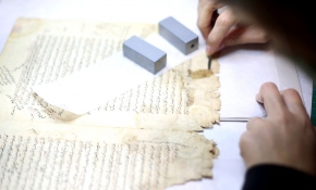 El yazması eserler Sülymaniye Kitap Şifahanesinde onarılıyor