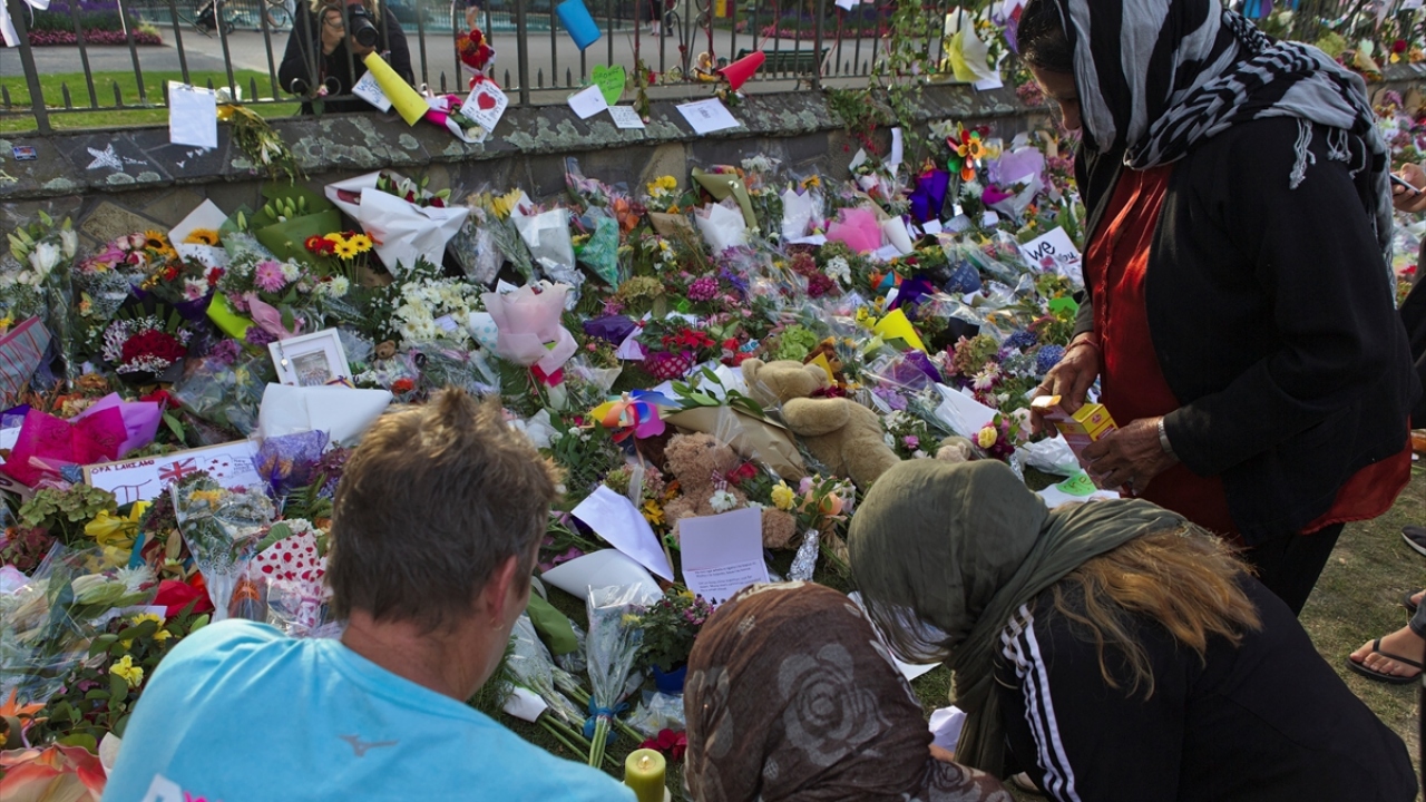 Müslüman nüfusu yüzde 1`i aşmayan Yeni Zelanda`daki terör saldırısında 50 kişi hayatını kaybetti, çok sayıda kişi yaralandı. 