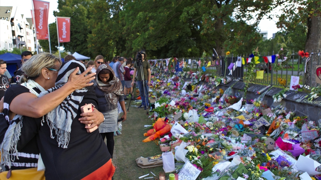 Teröristin ilk hedefi El Nur Camii`di. Terörist, cuma namazı sırasında camiye gelerek gözünü kırpmadan 200 kişiye ateş açtı. 40`tan fazla kişi El Nur Camii`nde hayatını kaybetti. 