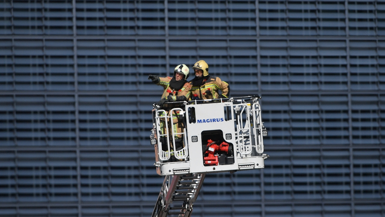 Binadan yaklaşık 40 kişinin tahliye edildiği öğrenildi.