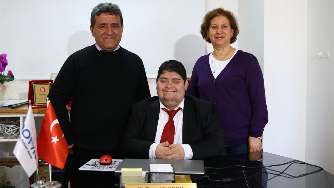 Ailesinin bu noktada kendisine çok destek olduğunu vurgulayan Ulusoy, matbaacılık alanında mesleki eğitim aldığını, kalfalık belgesinin bulunduğunu dile getirdi.