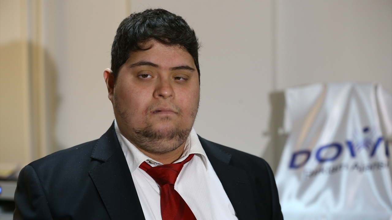 "Üniversitelerin daveti üzerine söyleşilere katılıyorum."