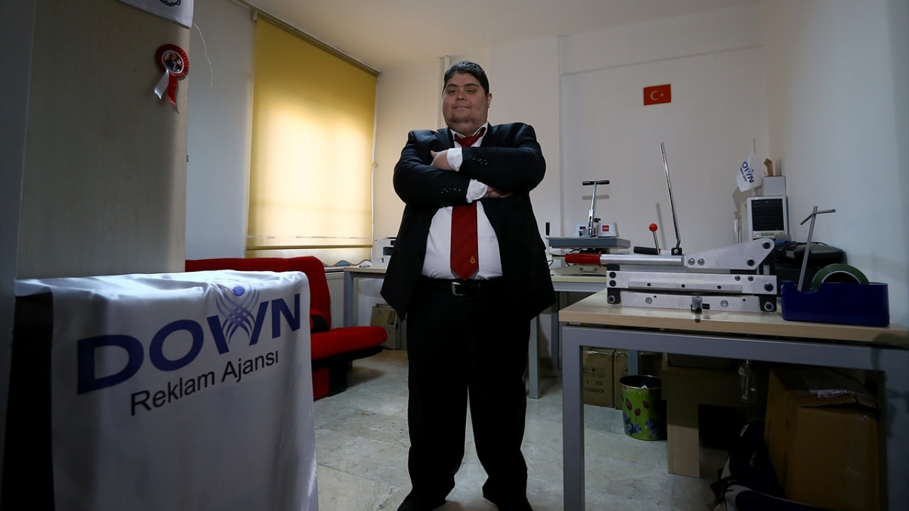 Ozan`ın en büyük destekçilerinden babası Ali Ulusoy, avukat olduğunu ve aynı zamanda Engelsiz ve Mutlu Yaşam Derneğinin başkanlığını yürüttüğünü aktardı.