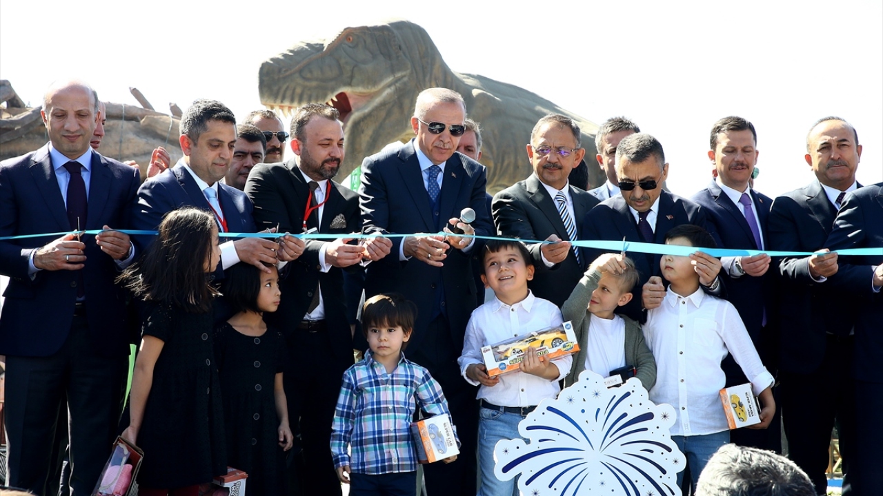 Erdoğan, toplam büyüklüğü 1 milyon 300 bin metrekareye varan Ankapark’ın sadece Ankara’nın değil, tüm Türkiye’nin gurur sembollerinden biri olduğunu söyledi.