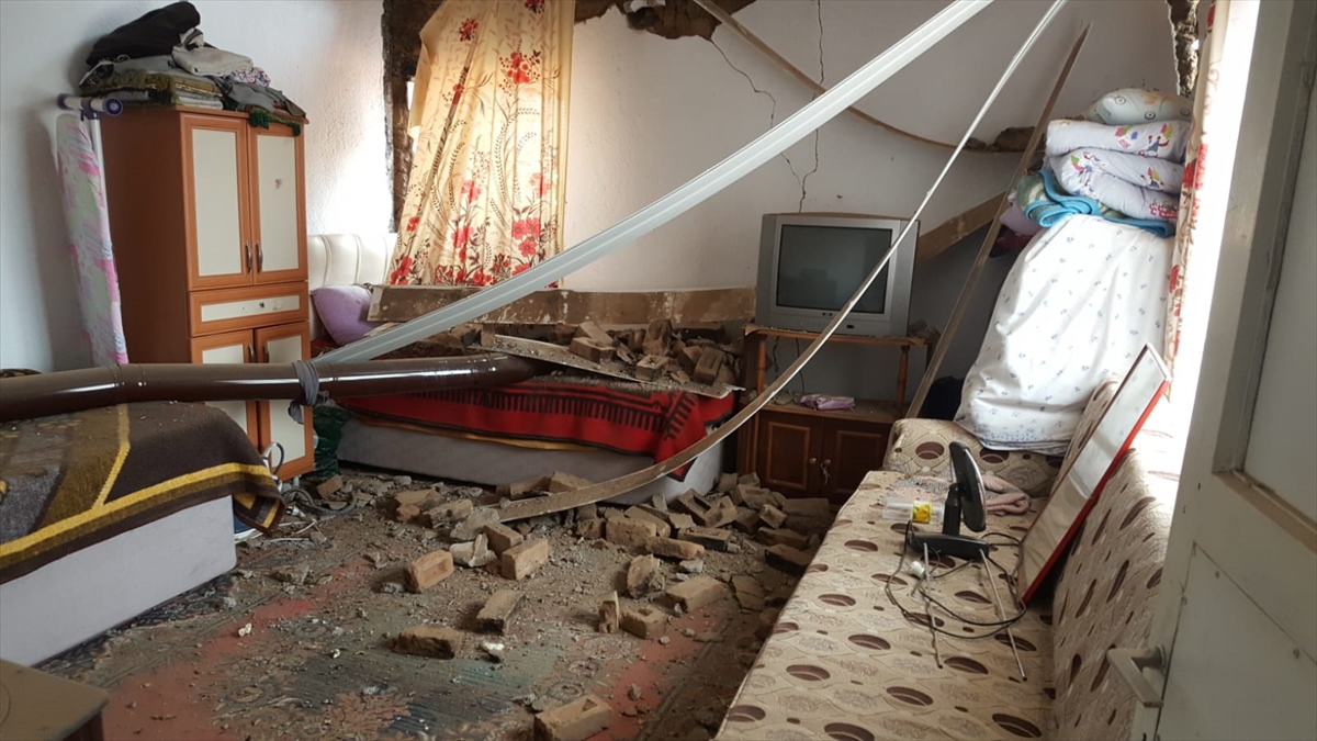 "3 vatandaşımız hafif yaralı"