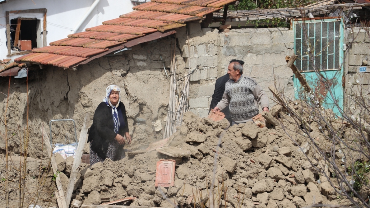 "Ekipler deprem bölgesine intikal ederek çalışmalara başladı"