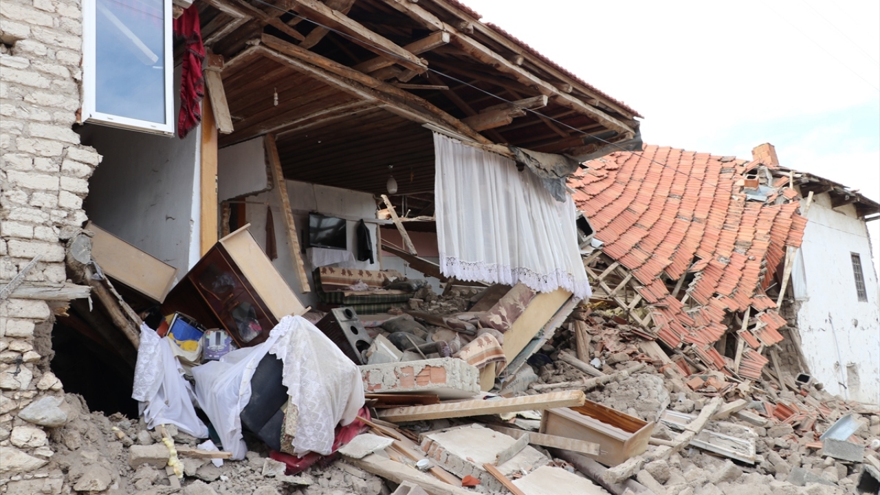 50`ye yakın evde hasar oluştu