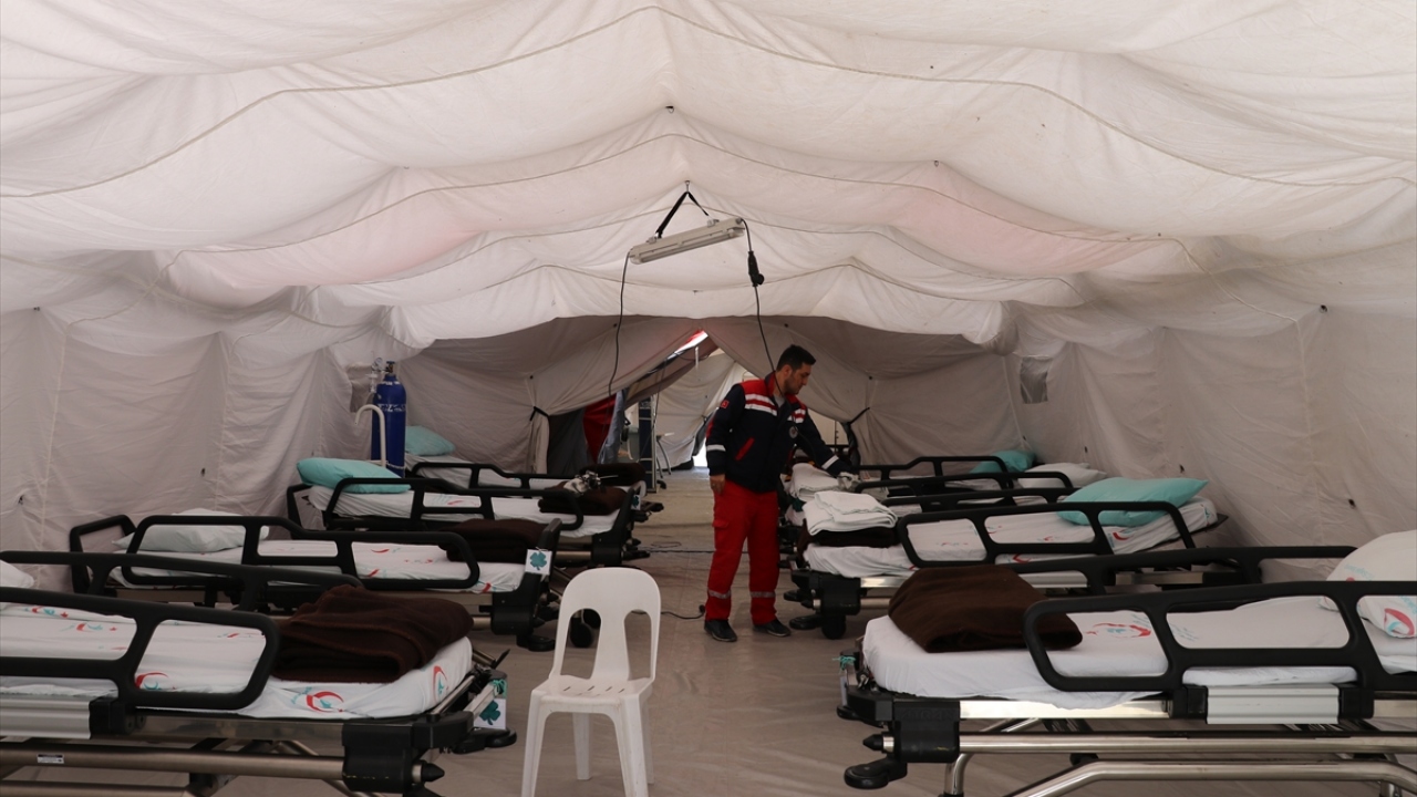 Zaman zaman artçı sarsıntıların devam ettiği ilçede tedbir amacıyla Acıpayam Devlet Hastanesinin bahçesine Ulusal Medikal Kurtarma Ekiplerince sahra hastanesi kuruldu.