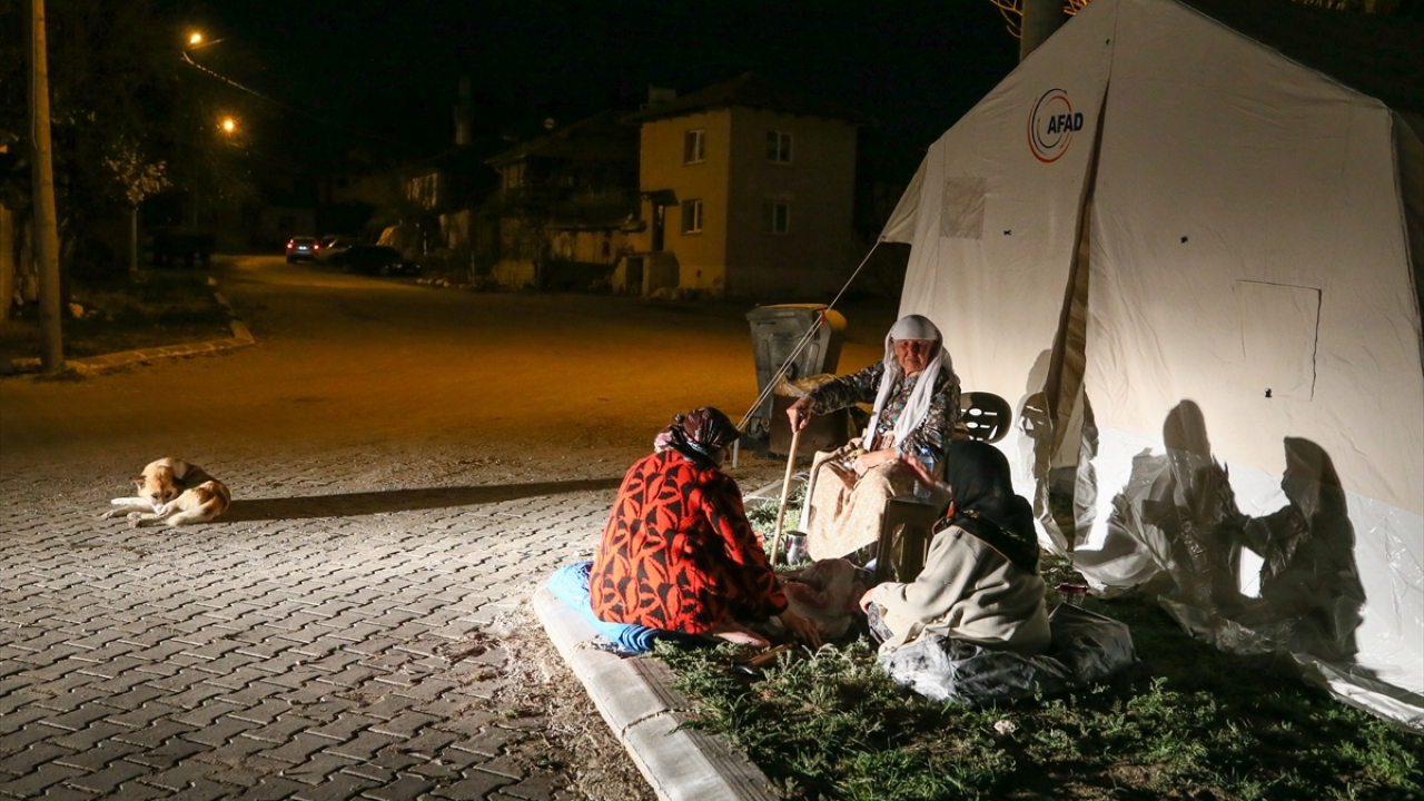 "Depremden torunumu alıp kaçtım."