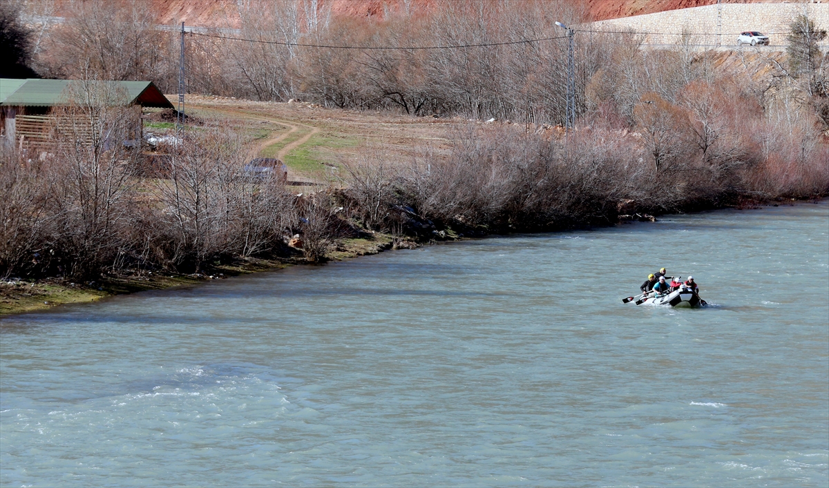 Bakan Varank, daha sonra gazetecilere yaptığı açıklamada, raftingin çok heyecanlı ve eğlenceli geçtiğini söyledi.