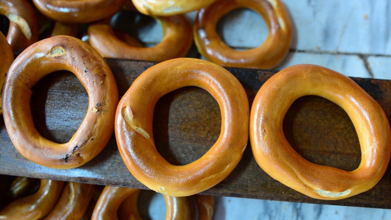 Giresun Fırıncılar Odası Başkanı Hami Demir, yaptığı açıklamada, Giresun simidinin 500 yıllık bir geçmişinin olduğunu söyledi.