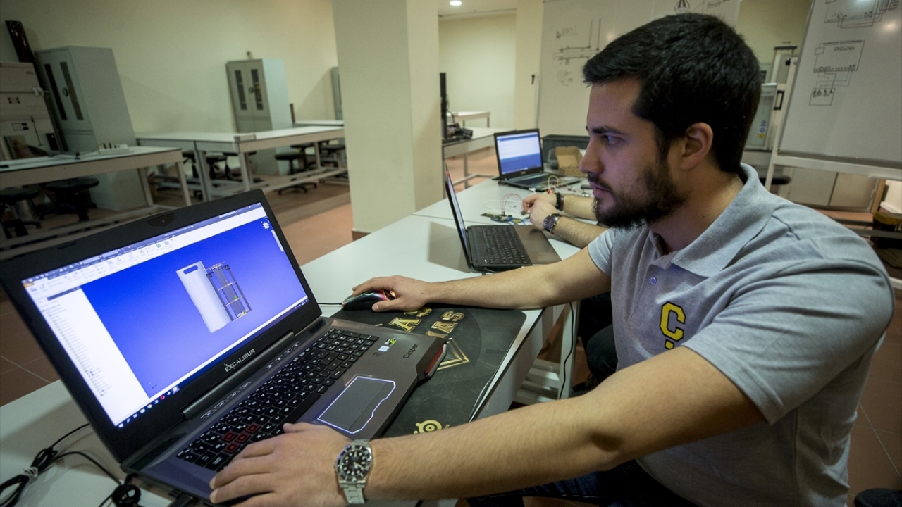 Dünyanın en prestijli model uydu yarışması