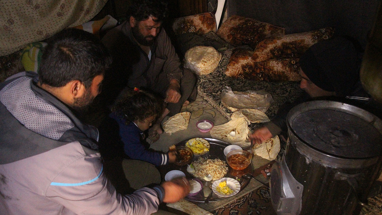 Beşşar Esed rejimi ve destekçileri, İdlib`de ateşkesi sağlamak ve 4 milyon civarı sivili korumak için varılan uluslararası mutabakatların tümünü hiçe sayıyor. 