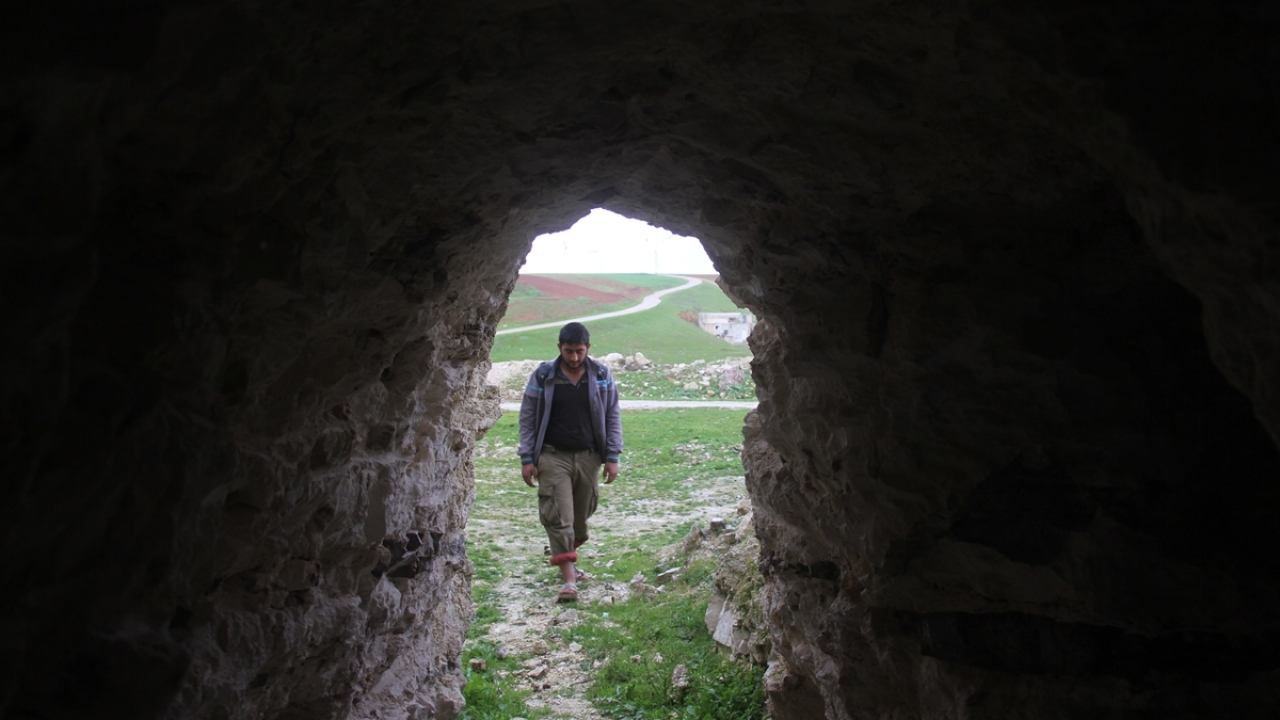 Böylece siviller, canlarını koruyabilmek için kendilerini karanlığa mahkum ediyor. 