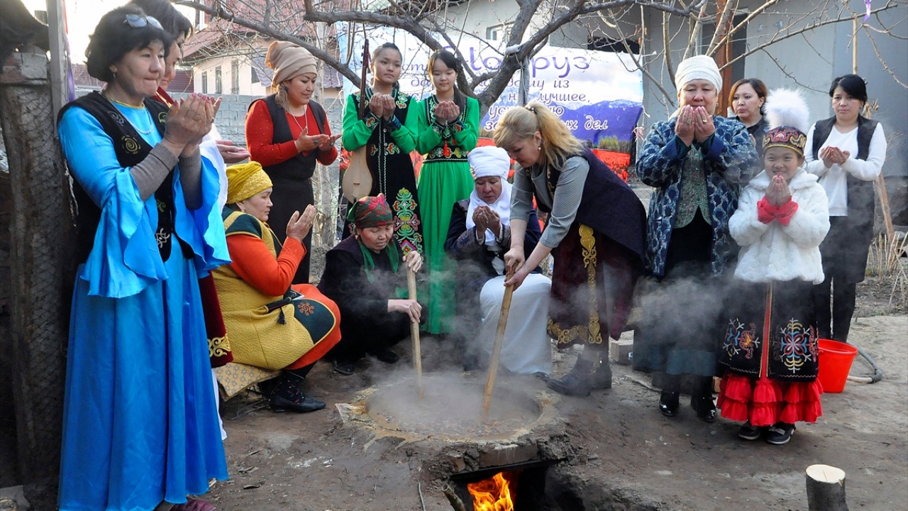 Sümölök, dostlukları pekiştiriyor 