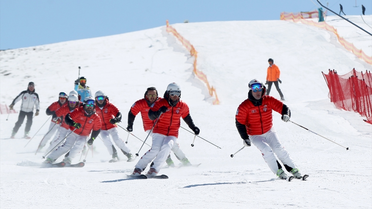 TKF Başkan Vekili Fatih Kıyıcı, yaptığı açıklamada, federasyonun en önemli amacının kayağı kitle sporu haline getirerek, ülkede yaygınlaştırmak olduğunu belirtti.