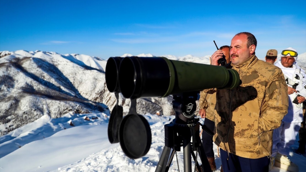 Operasyondaki güvenlik güçlerine telsizden seslendi