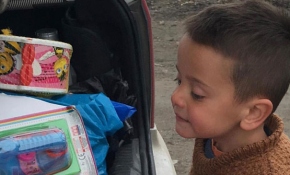 Oyuncak itfaiye aracıyla dünyalar onun oldu