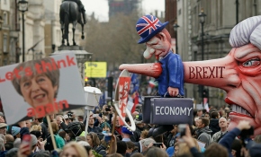 İngiltere'de Brexit karşıtları sokakta