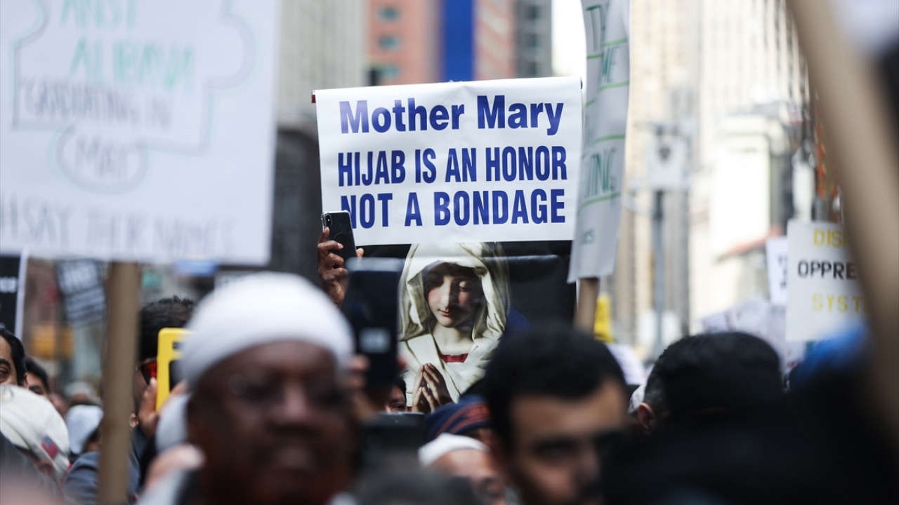 Türk-Amerikan Ulusal Yönlendirme Komitesi (TASC) Eş Başkanı Halil Mutlu ise Türk Amerikan toplumunun bu çirkin saldırıyı en güçlü şekilde kınadığını söyledi. 