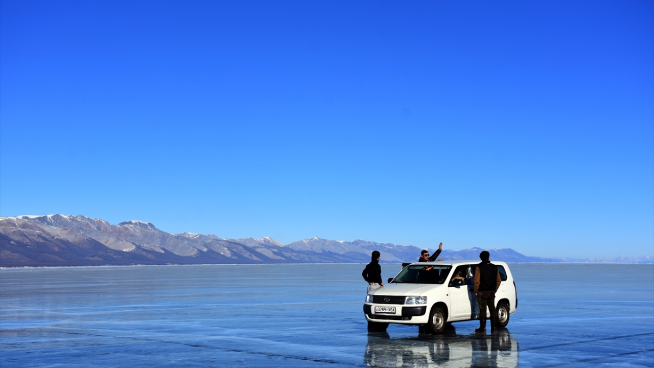 Buz tutmuş gölde yolculuk
