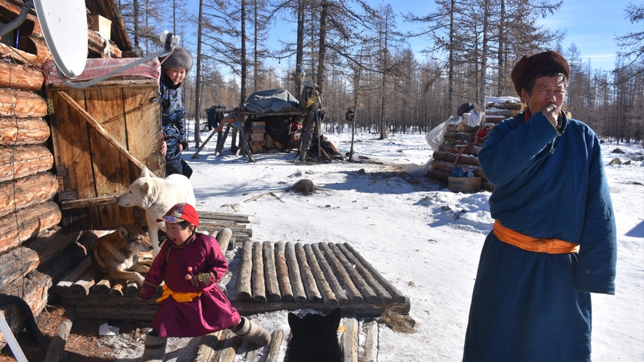 Yaz aylarında Tsaganur civarına gelen turist sayısında artış görülüyor. Bölgede yaşayanlara geçen yıl buraya 2 binden fazla turistin geldiğini aktarıyor.
