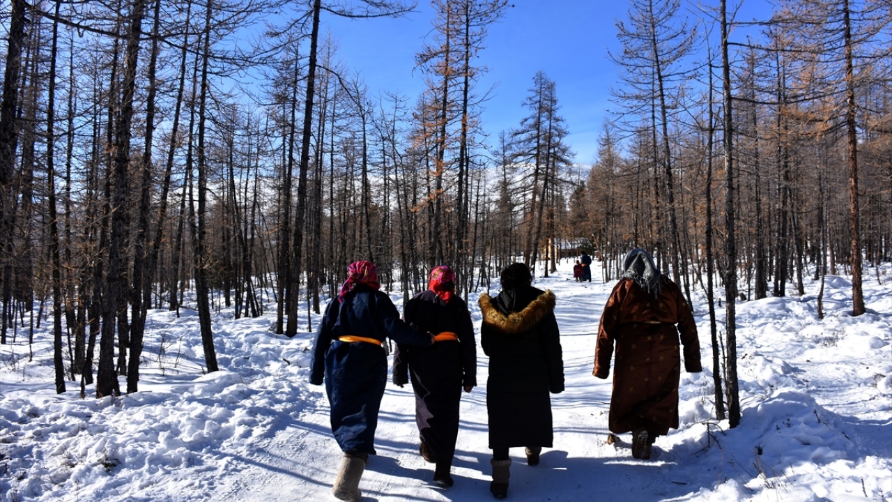 Moğolistan`ın en kuzeyinde, Güney Sibirya`da ıssızlığın ortasında bir avuç Türk.