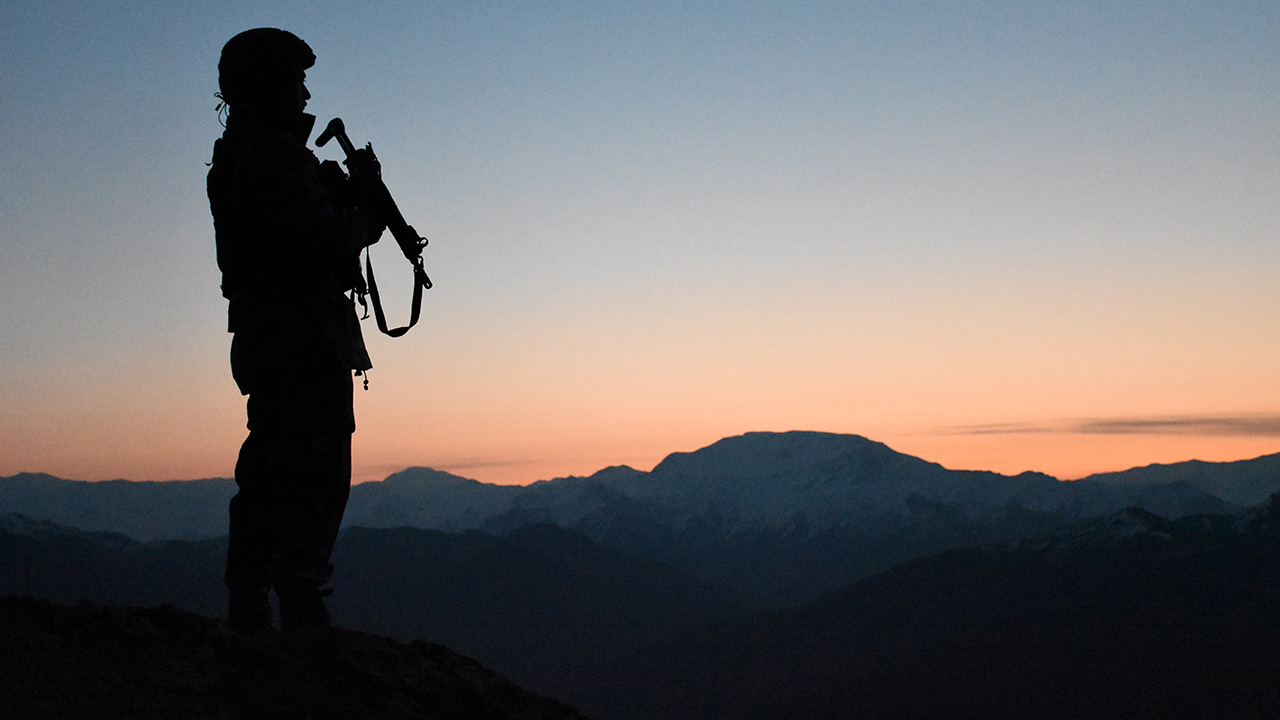 Kahramanca mücadele ederek tepeyi teröristlere teslim etmeyen Mehmetçik, olay anını ve bölgede yürütülen terörle mücadeleyi anlattı.