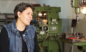 Aşkı için Türkiye'ye geldi, eşine destek için tornacı oldu